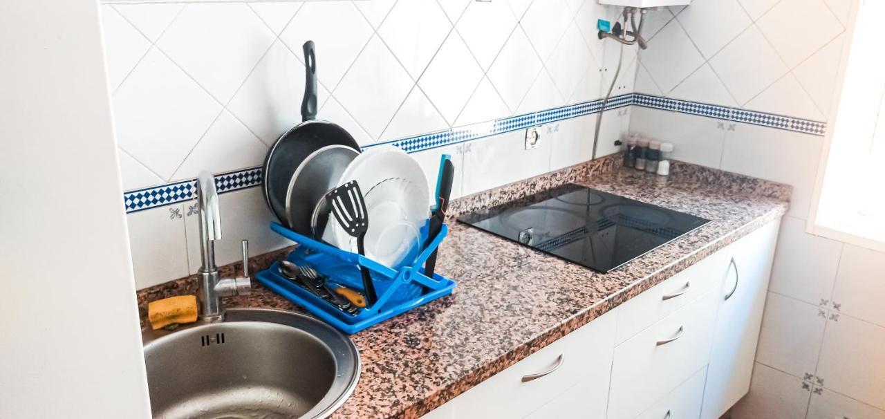 Room In Malaga Center, Homestay "Window To Road" - Habitacion En Apartamento, Ventana A La Careterra! エクステリア 写真