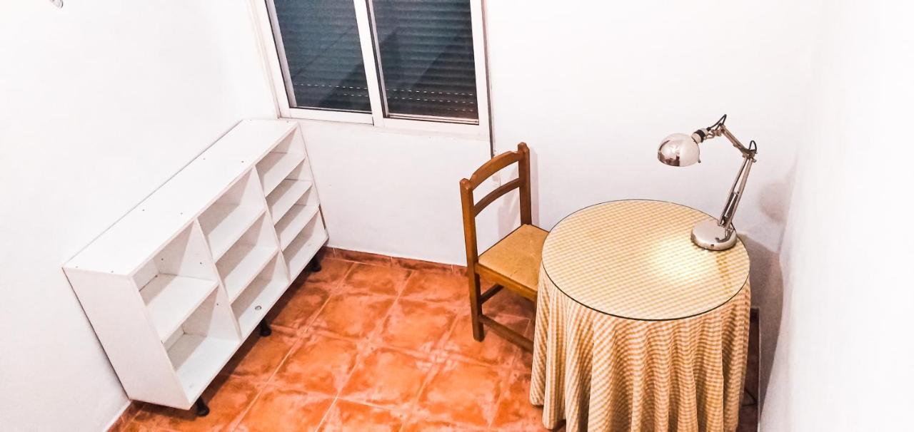 Room In Malaga Center, Homestay "Window To Road" - Habitacion En Apartamento, Ventana A La Careterra! エクステリア 写真