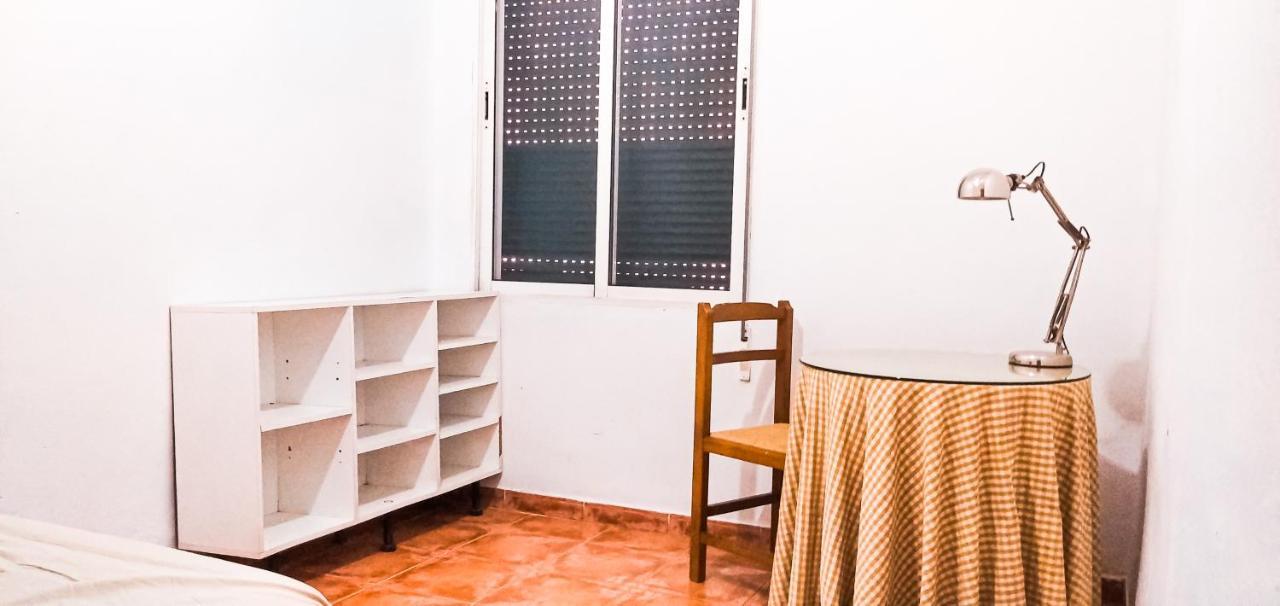 Room In Malaga Center, Homestay "Window To Road" - Habitacion En Apartamento, Ventana A La Careterra! エクステリア 写真